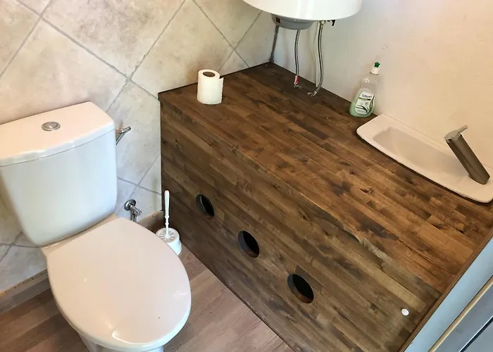 Lodge Voose Paeikesekodu Seminari- Ja Puhkekeskus *